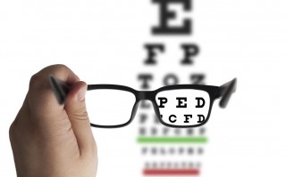 买隐形眼镜怎么看基弧，怎么看隐形眼镜的基弧